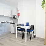 Right Place Apartment *