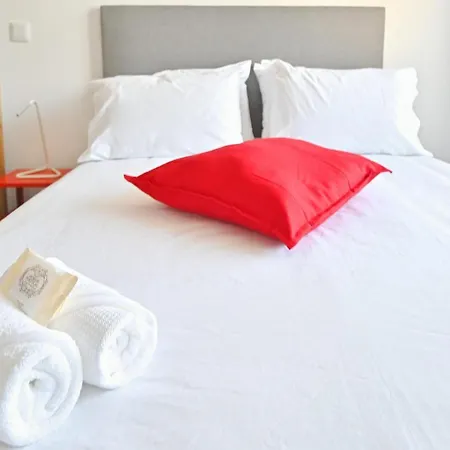 Right Place ליסבון